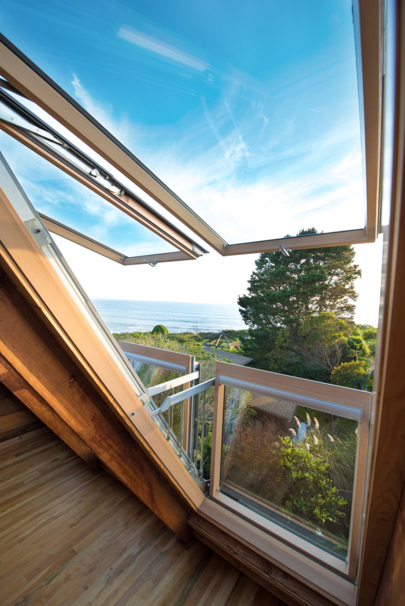 View of the Pacific Ocean from four exceptional windows