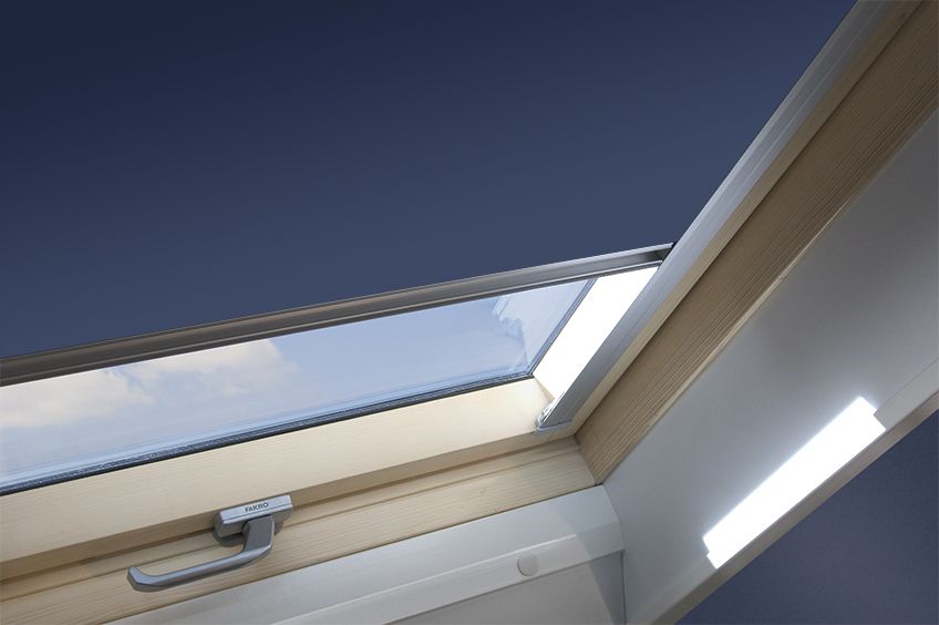 BLACKOUT BLINDS FOR FAKRO ROOF WINDOWS SKYLIGHTS IN EIGHT DIFFERENT COLOURS 
